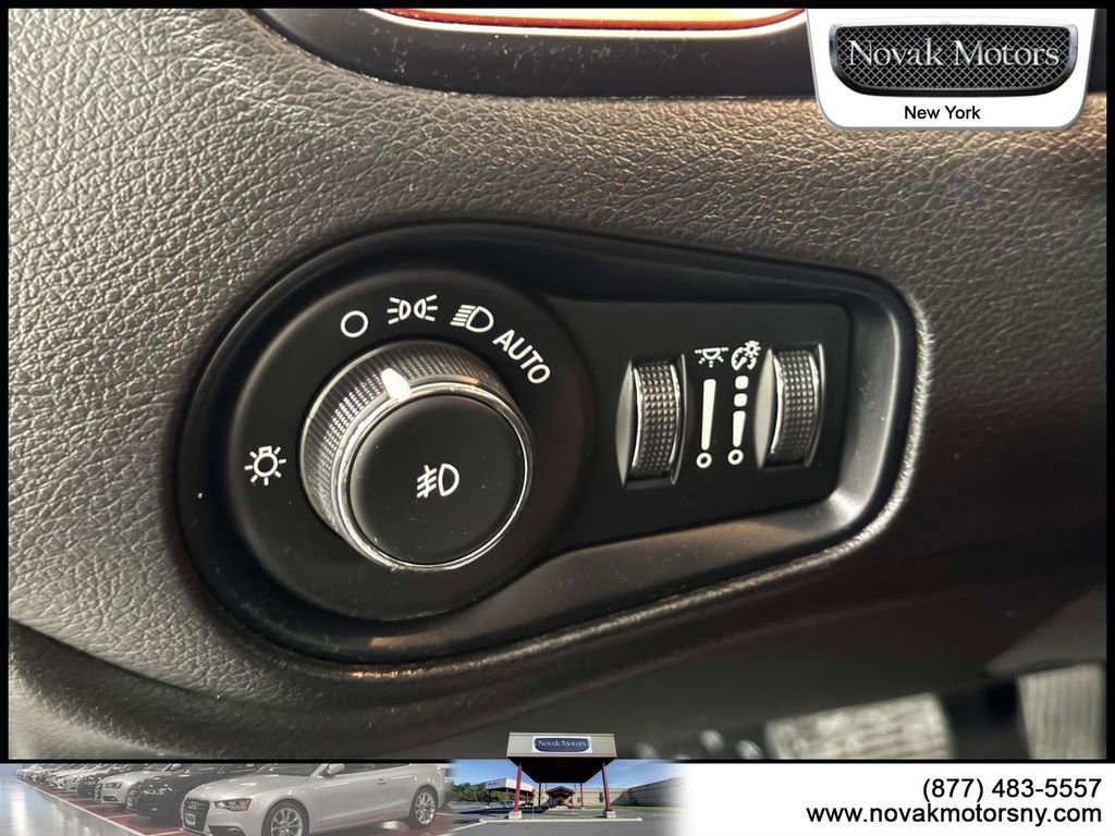 Used 2023 Jeep Renegade Trailhawk image 17