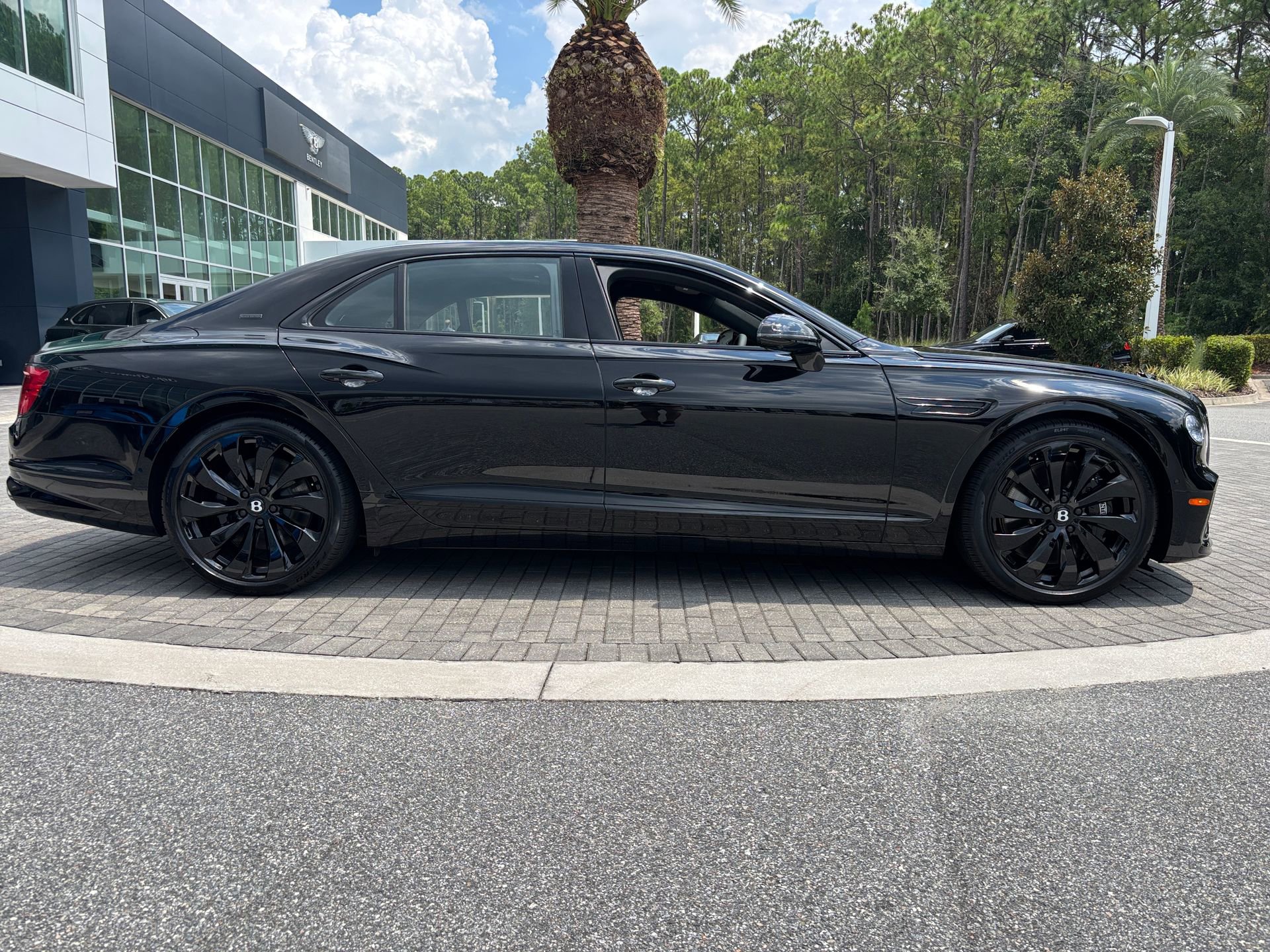 New 2025 Bentley Flying Spur Plug-In Hybrid image 5