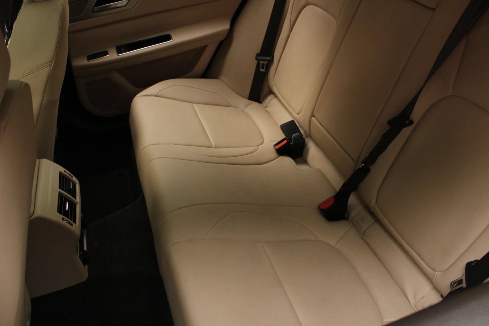 Used 2017 Jaguar XF Premium RWD image 18