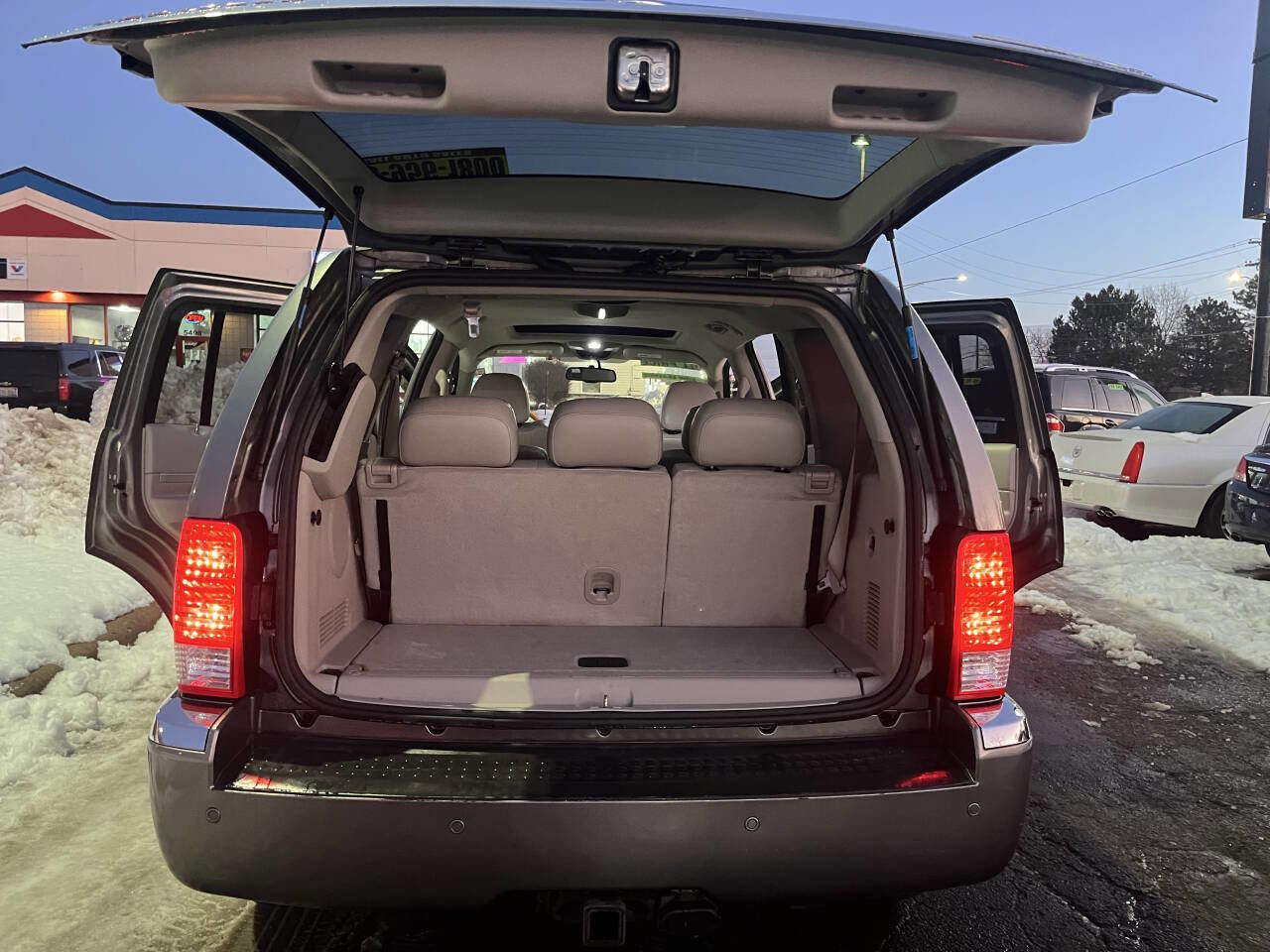 Used 2009 Chrysler Aspen Limited w/ Trailer Tow Group image 12