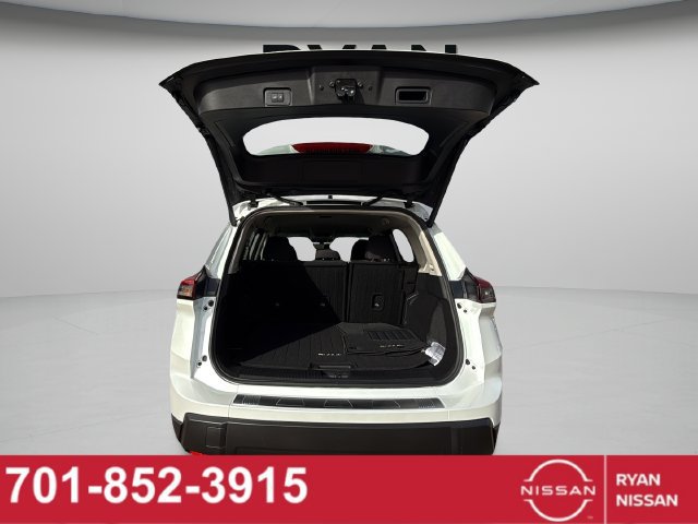 New 2026 Nissan Rogue SV w/ Cold Weather Package AWD/4WD image 27
