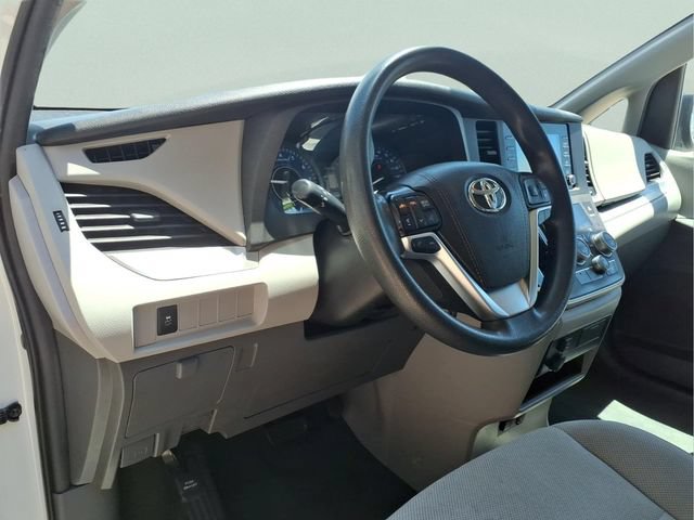 Used 2020 Toyota Sienna L FWD image 13