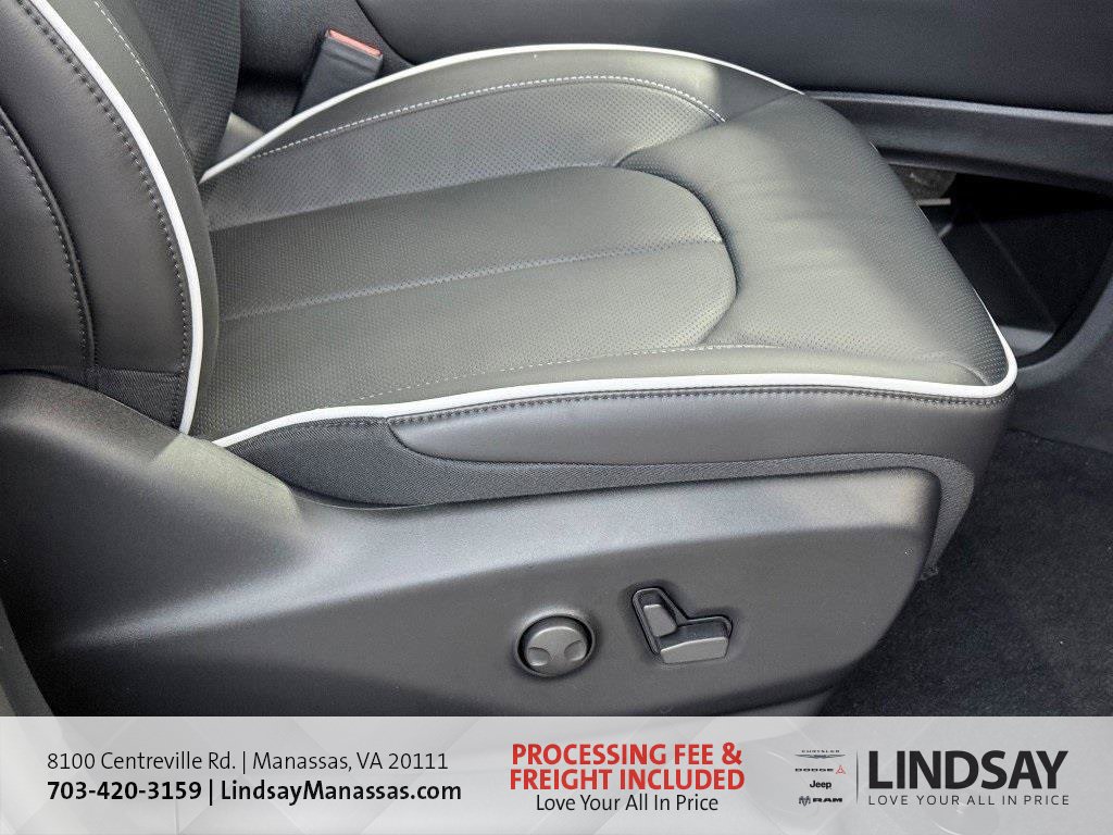 New 2026 Chrysler Pacifica Limited w/ S Appearance Package AWD/4WD image 12