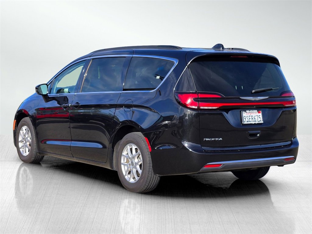 Used 2022 Chrysler Pacifica Touring-L image 6