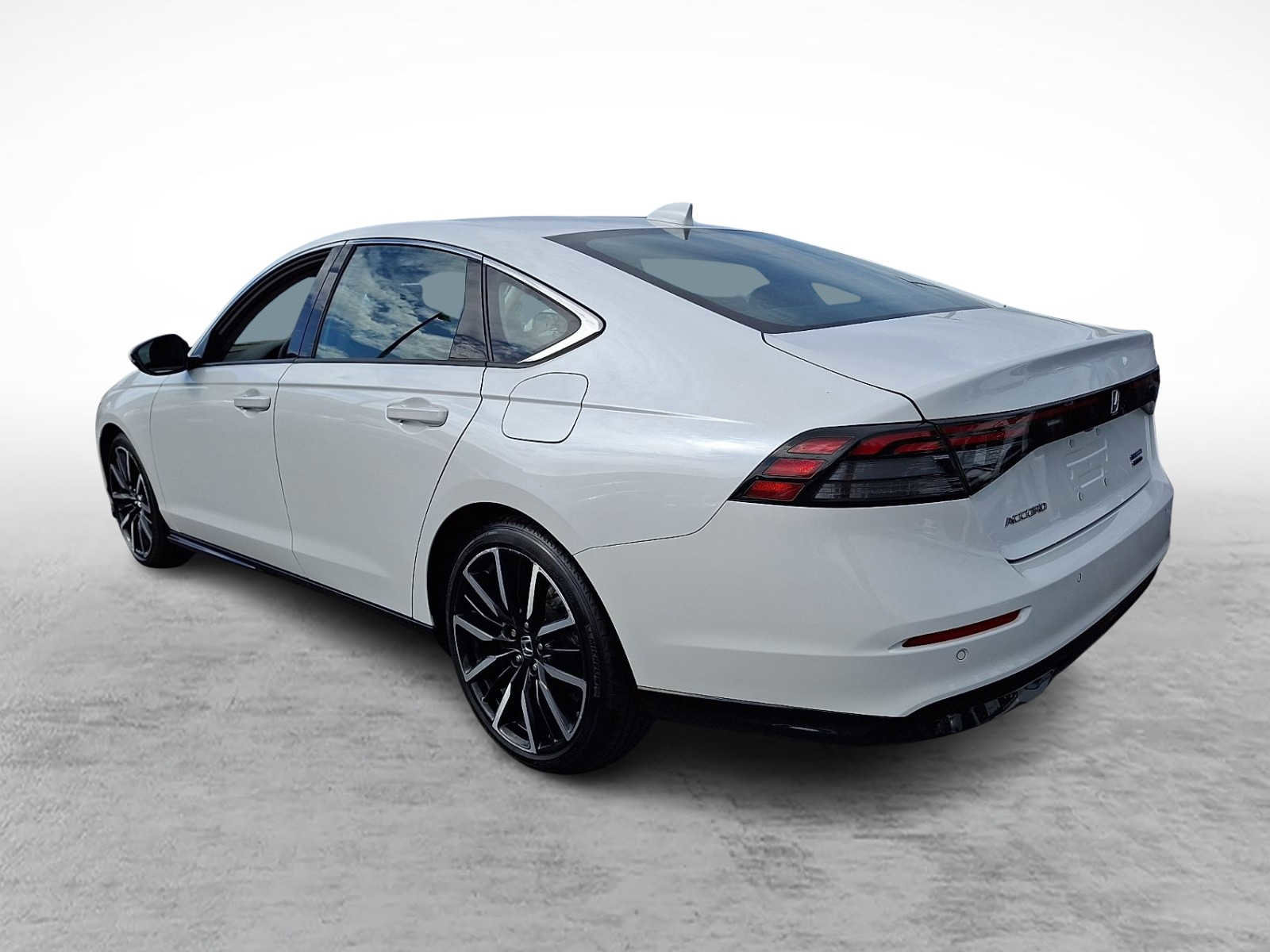 Used 2024 Honda Accord Touring image 6