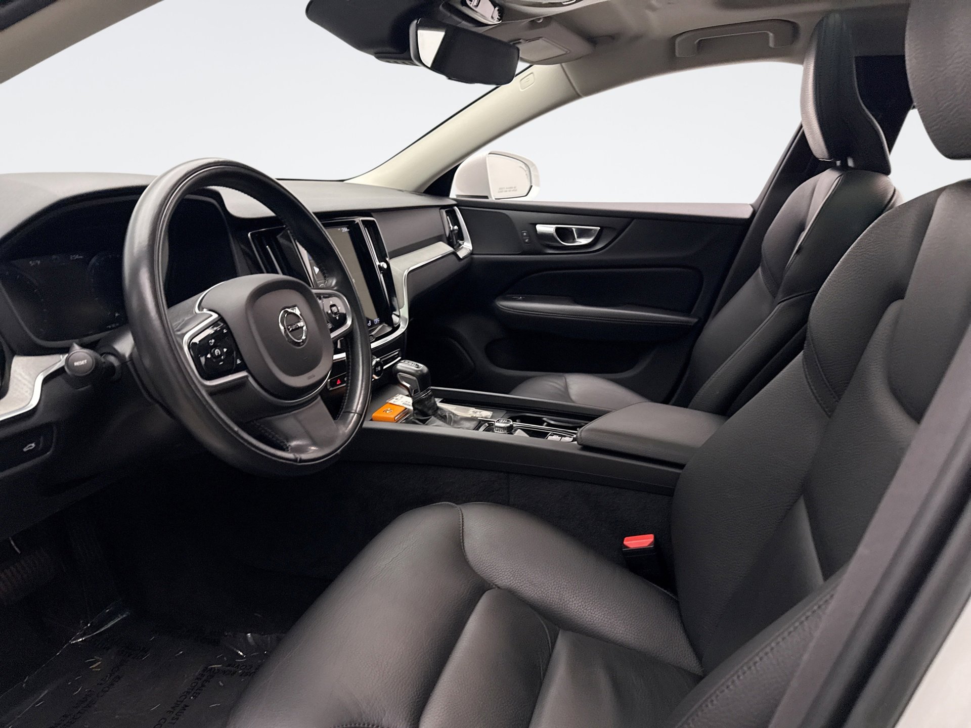 Used 2022 Volvo V60 T5 Cross Country image 10