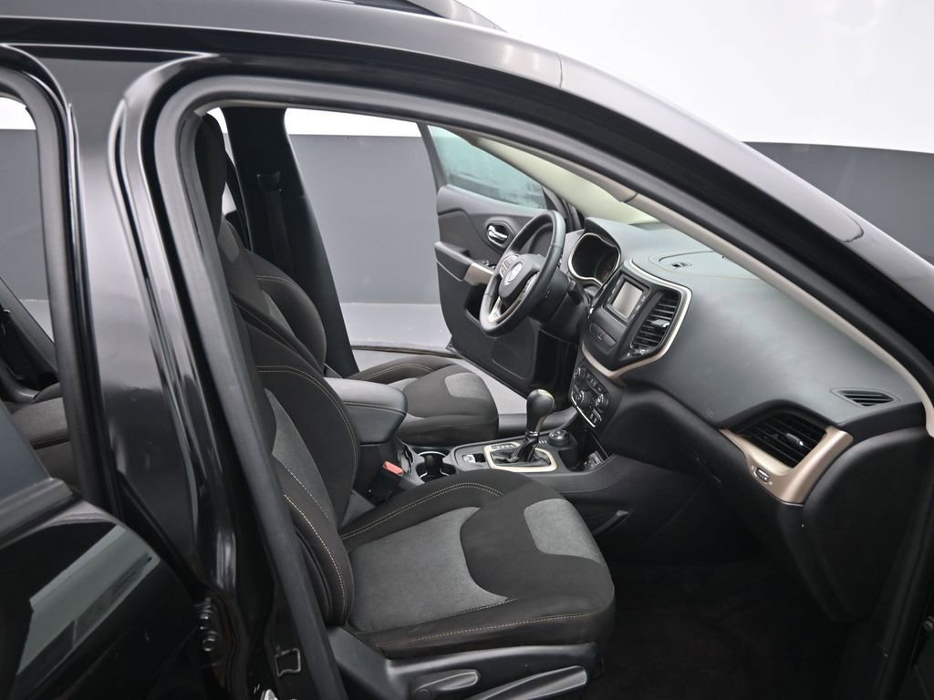 Used 2017 Jeep Cherokee Altitude image 18