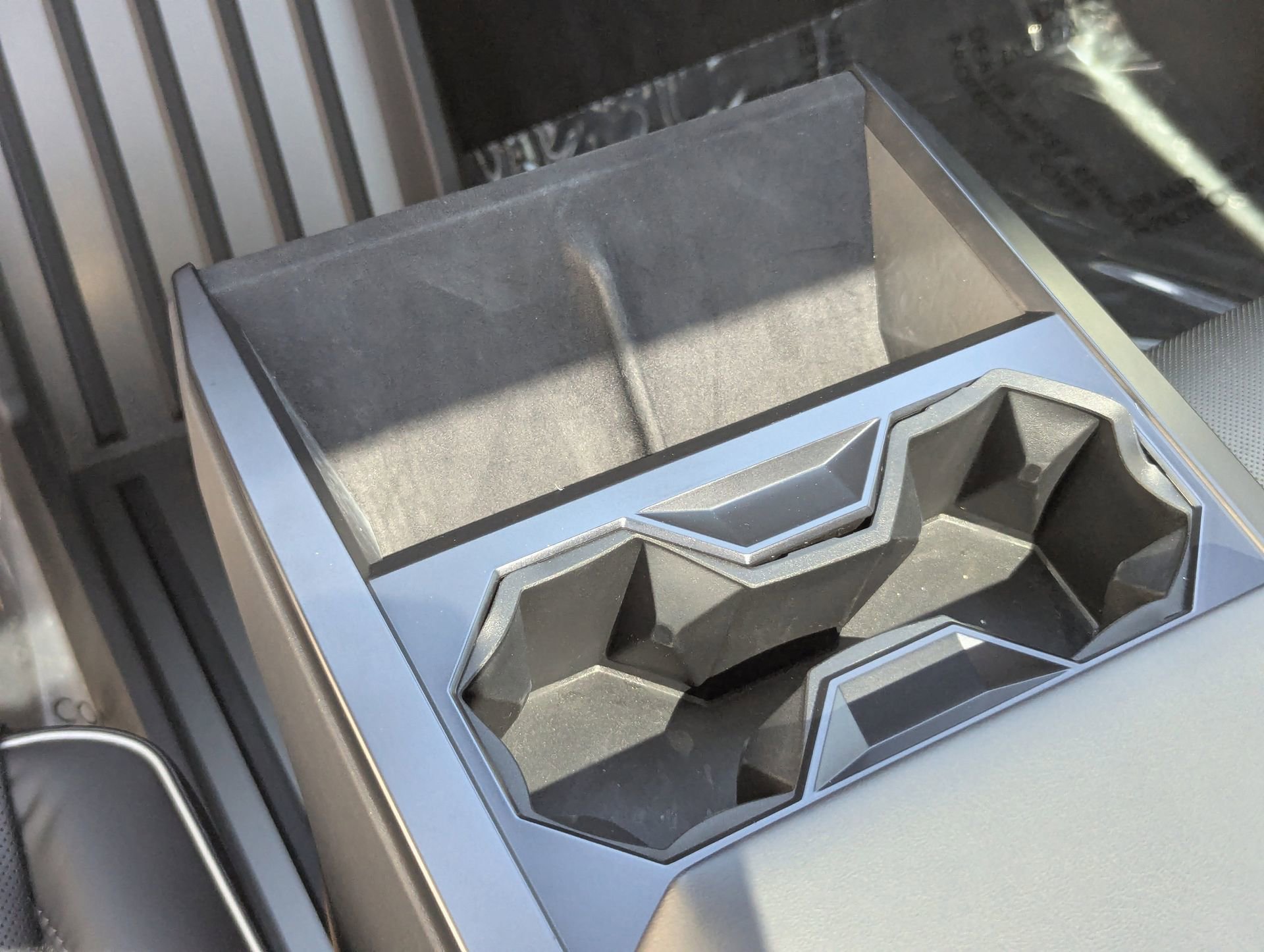 Used 2024 Tesla Cybertruck AWD Crew Cab image 34