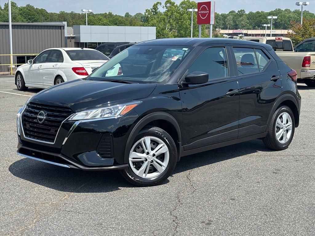 Used 2025 Nissan Kicks Play S FWD image 2