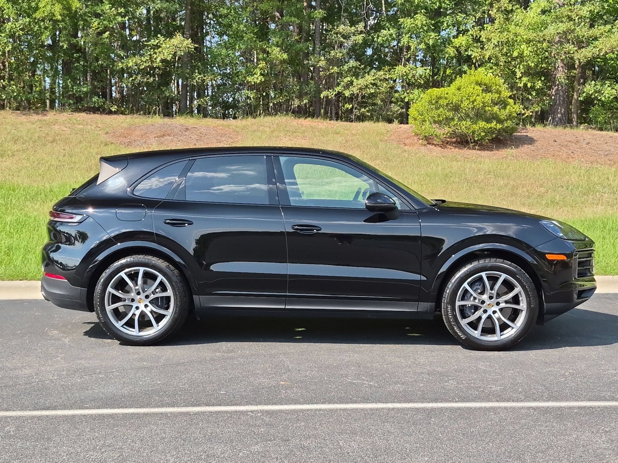 Certified 2024 Porsche Cayenne AWD/4WD image 31