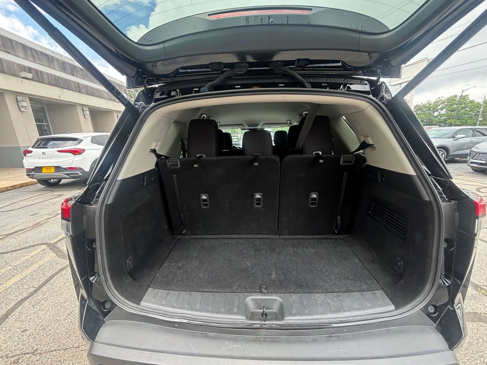Used 2025 Nissan Pathfinder SV AWD/4WD image 33