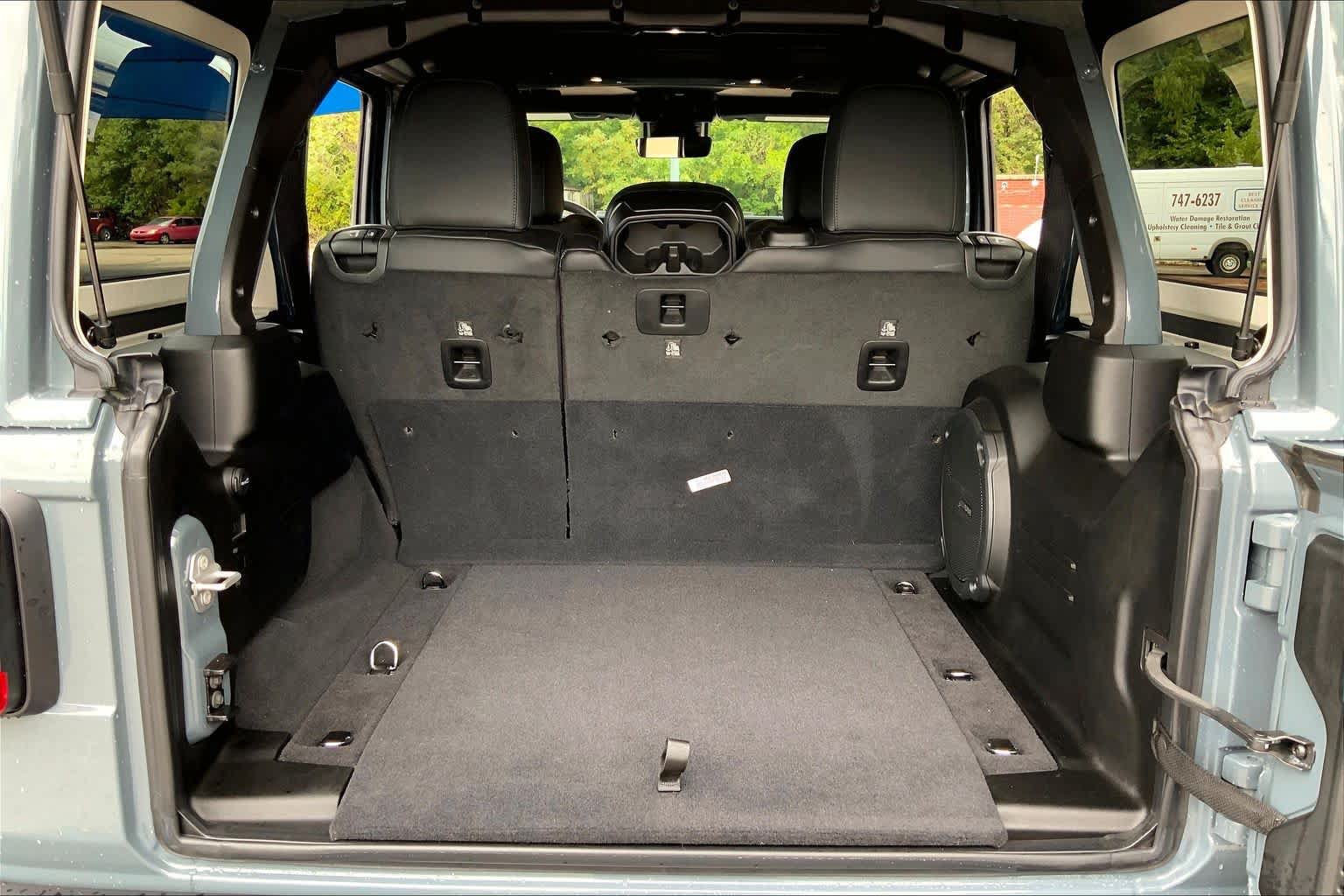 Used 2025 Jeep Wrangler Unlimited Rubicon AWD/4WD image 34
