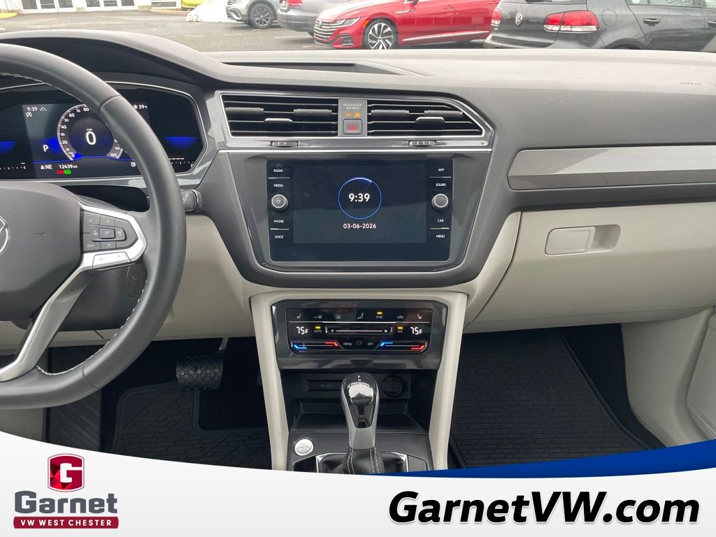 Certified 2023 Volkswagen Tiguan SE w/ Panoramic Sunroof Package image 18