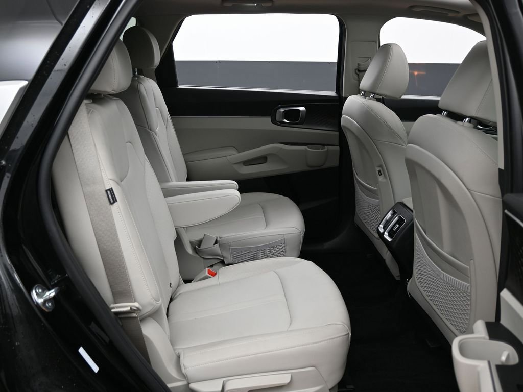 Used 2025 Kia Sorento EX w/ EX Panoramic Sunroof Package image 34