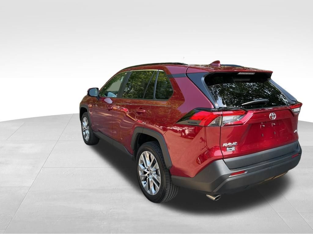 Used 2022 Toyota RAV4 XLE Premium FWD image 3