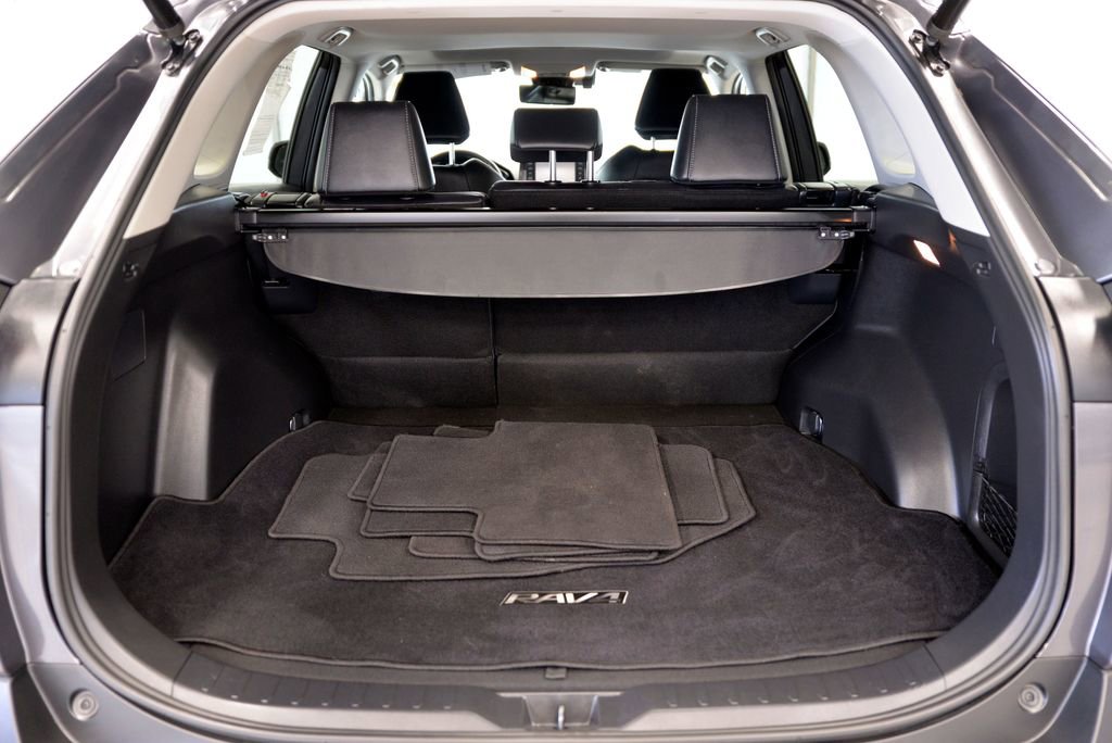 Used 2019 Toyota RAV4 Limited image 29