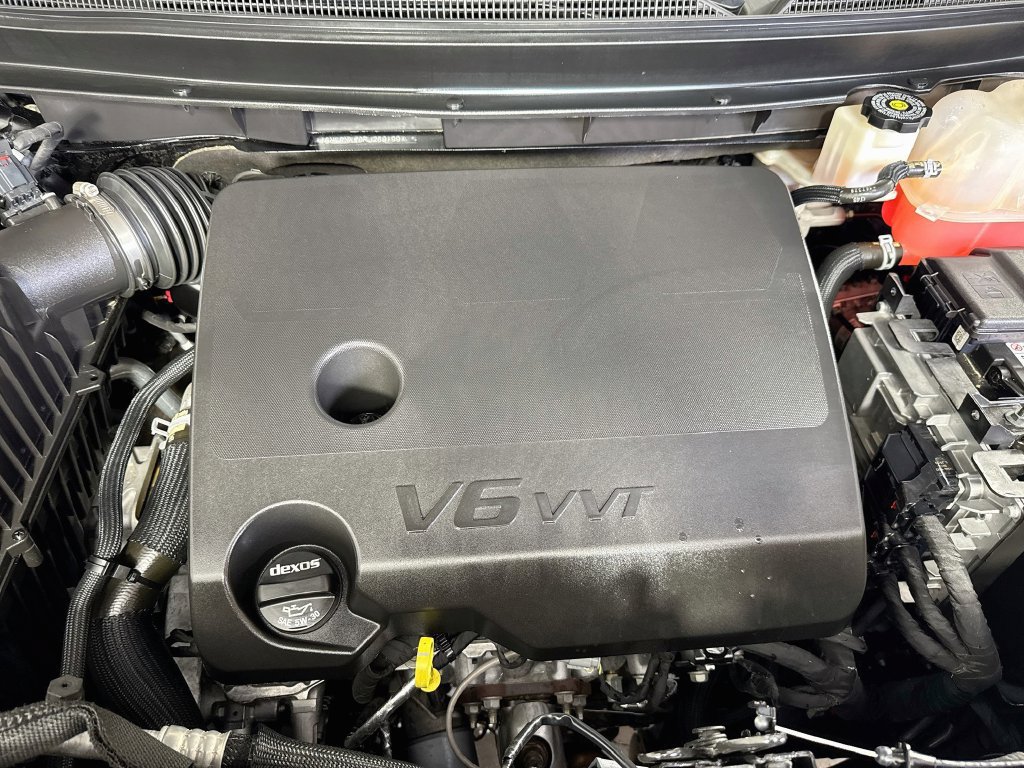 Used 2023 Chevrolet Traverse High Country FWD image 42