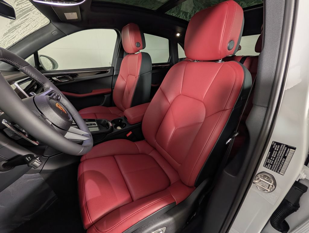 New 2026 Porsche Macan AWD/4WD image 5