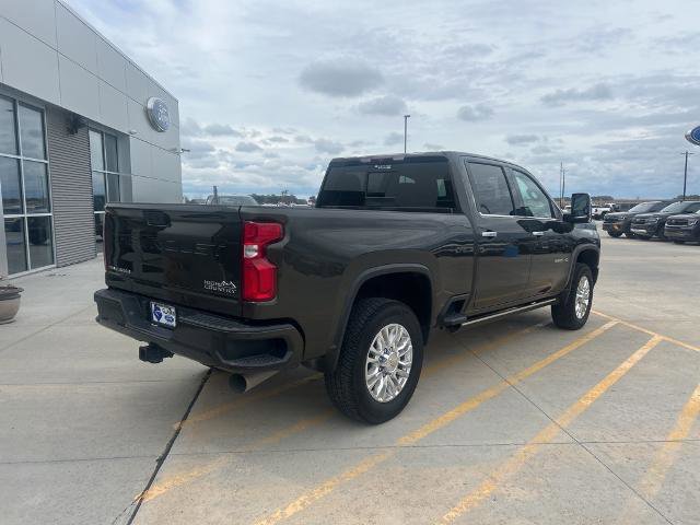 Used 2022 Chevrolet Silverado 2500 High Country w/ Safety Package II image 3