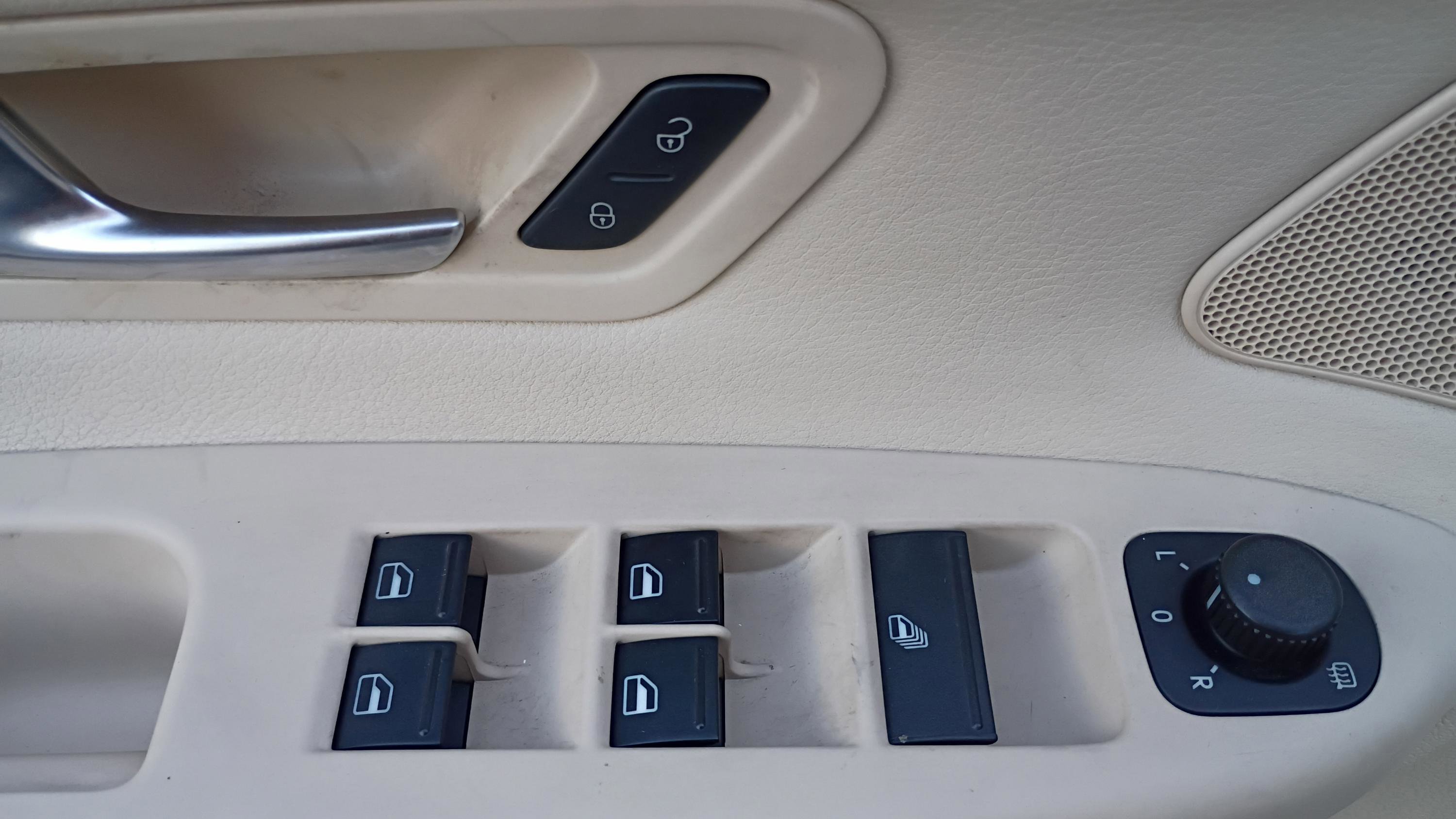 Used 2009 Volkswagen Eos Lux image 37