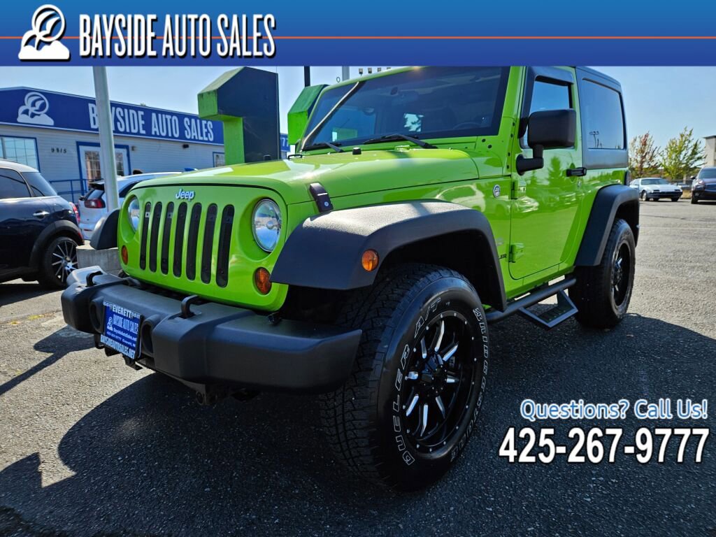 Used 2012 Jeep Wrangler Sahara w/ Connectivity Group AWD/4WD image 1