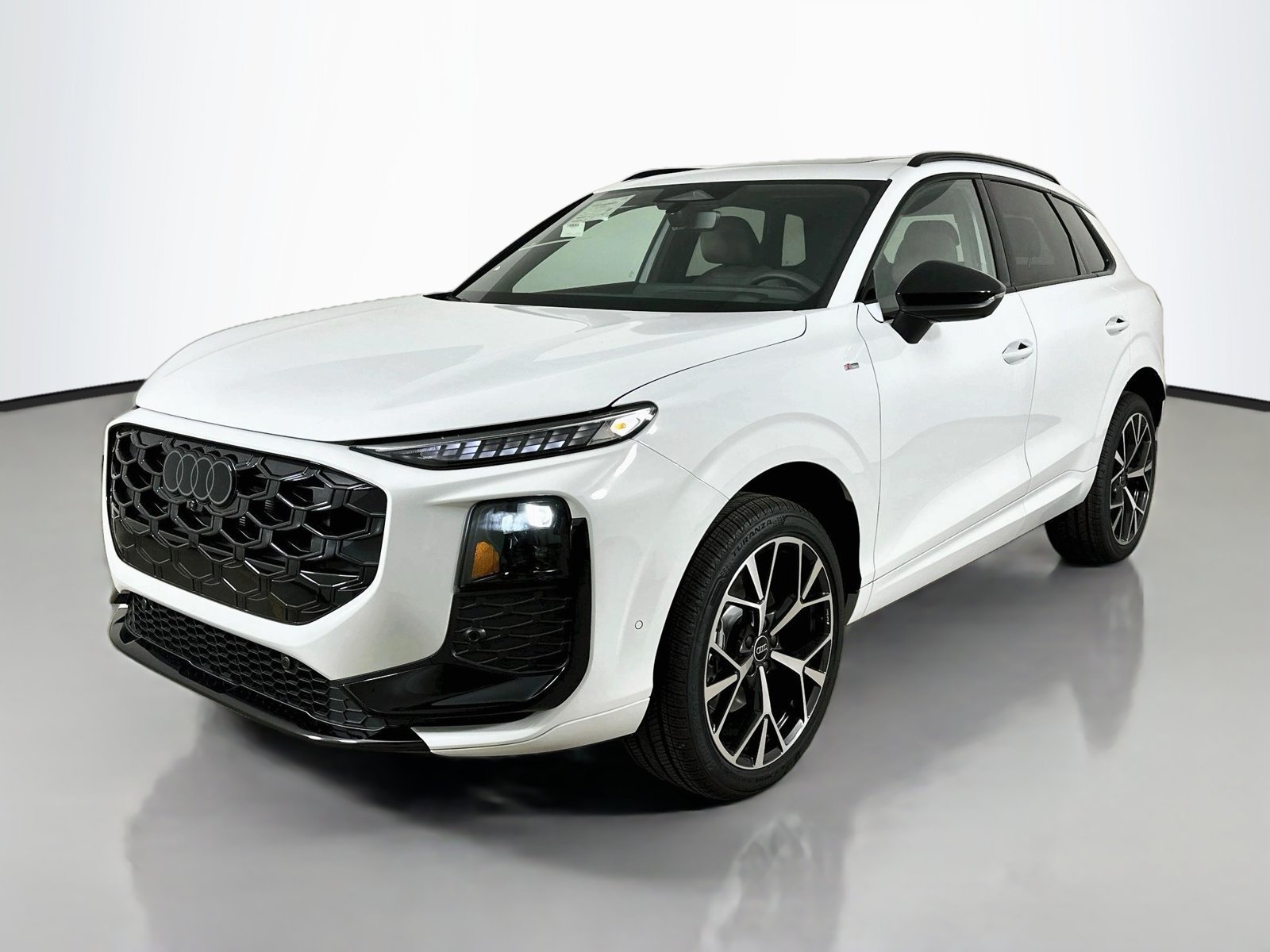 New 2026 Audi Q3 quattro 2.0T AWD/4WD image 1