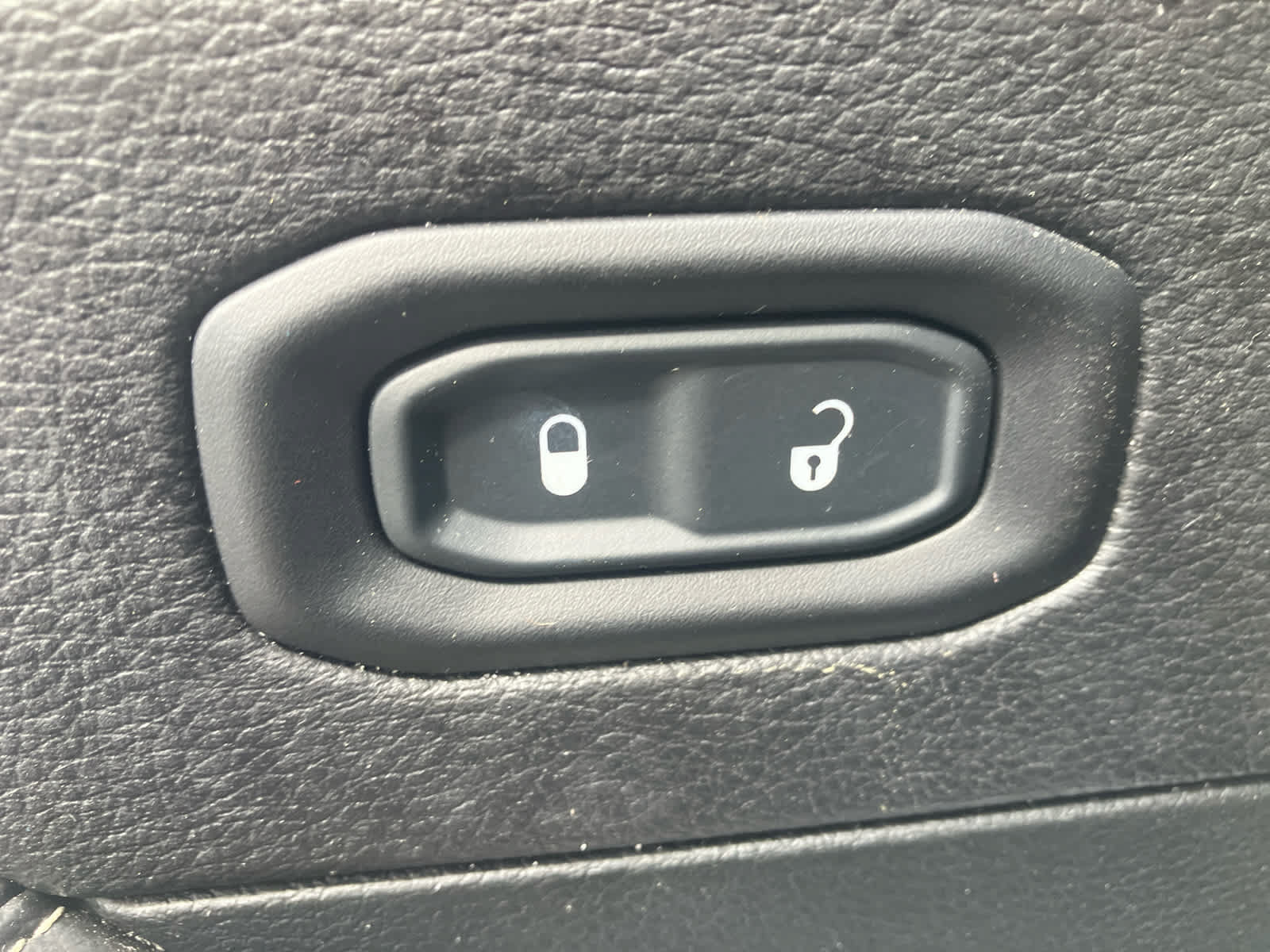 Used 2020 Jeep Wrangler Unlimited Sahara AWD/4WD image 13