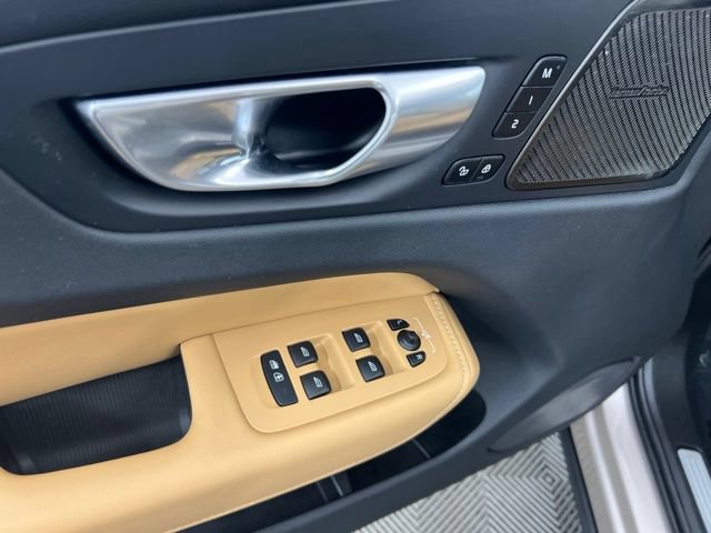 Used 2024 Volvo XC60 B5 Ultimate w/ Protection Package Premier AWD/4WD image 13