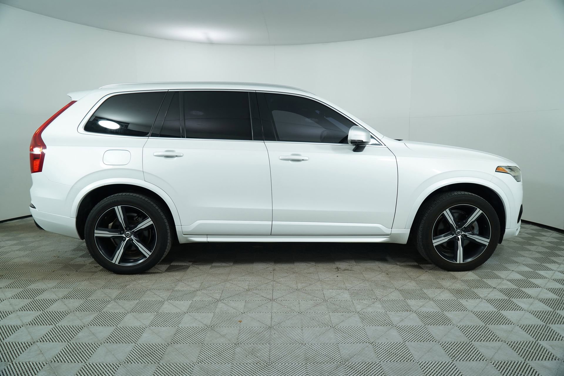 Used 2016 Volvo XC90 T6 R-Design w/ Protection Package Plus image 12