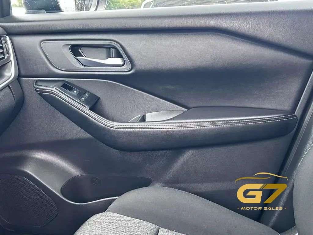 Used 2024 Nissan Rogue SV AWD/4WD image 21