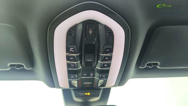 Used 2018 Porsche Macan AWD/4WD image 51