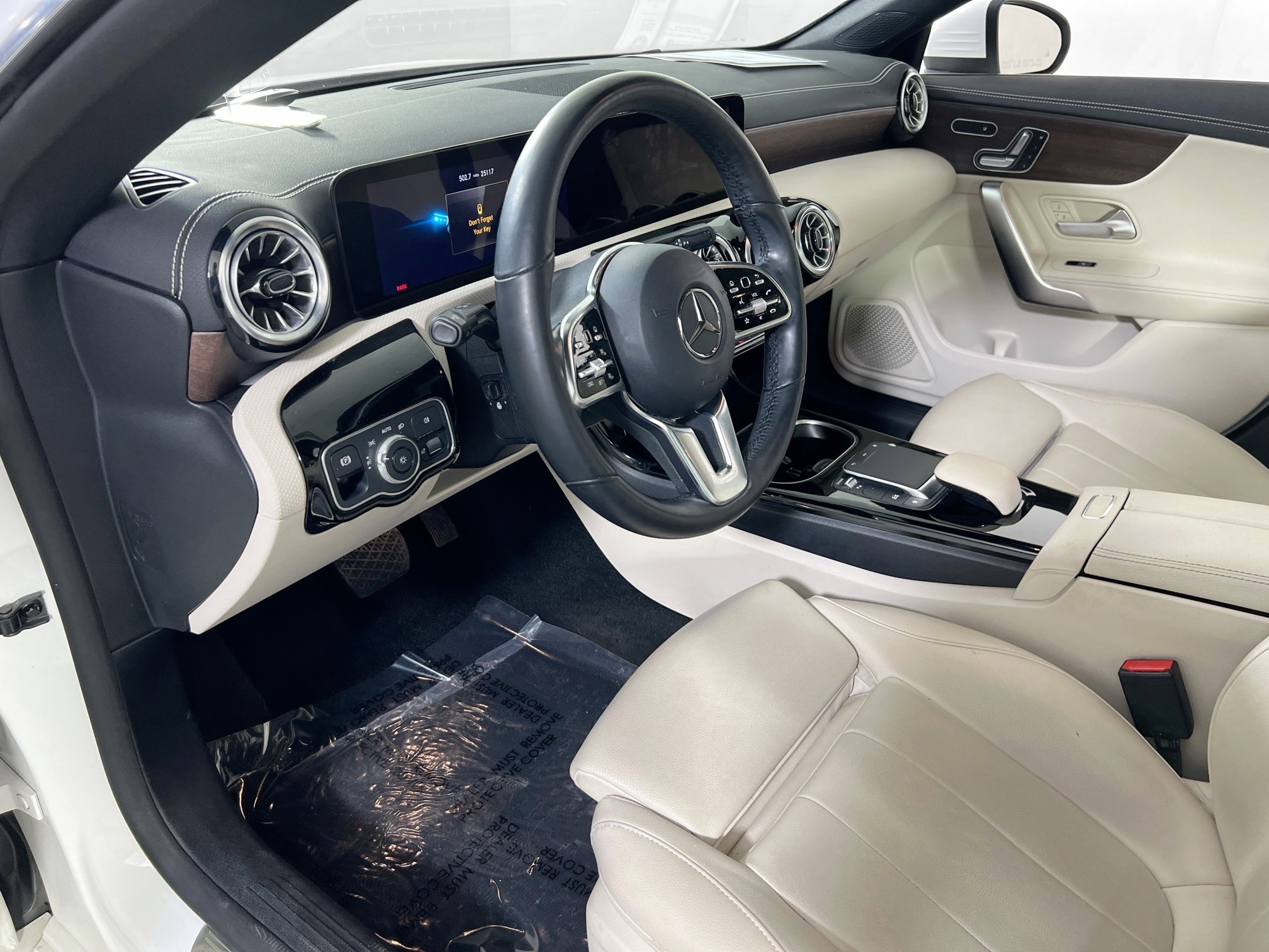 Used 2023 Mercedes-Benz CLA 250 4MATIC image 9