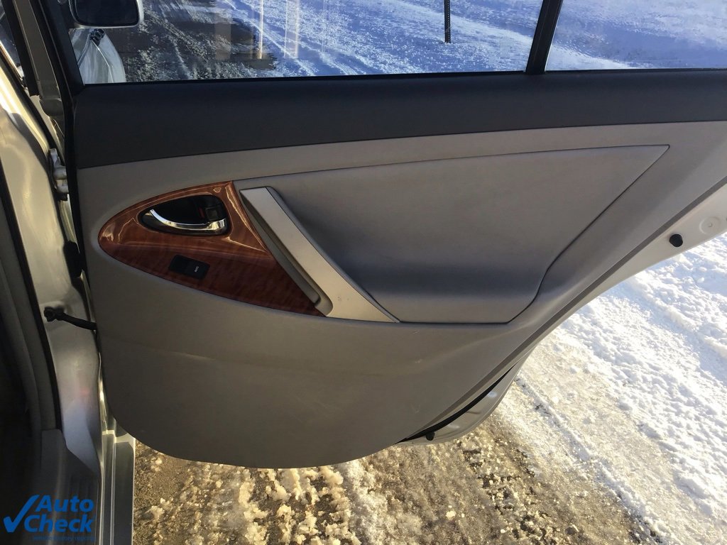 Used 2010 Toyota Camry XLE image 11