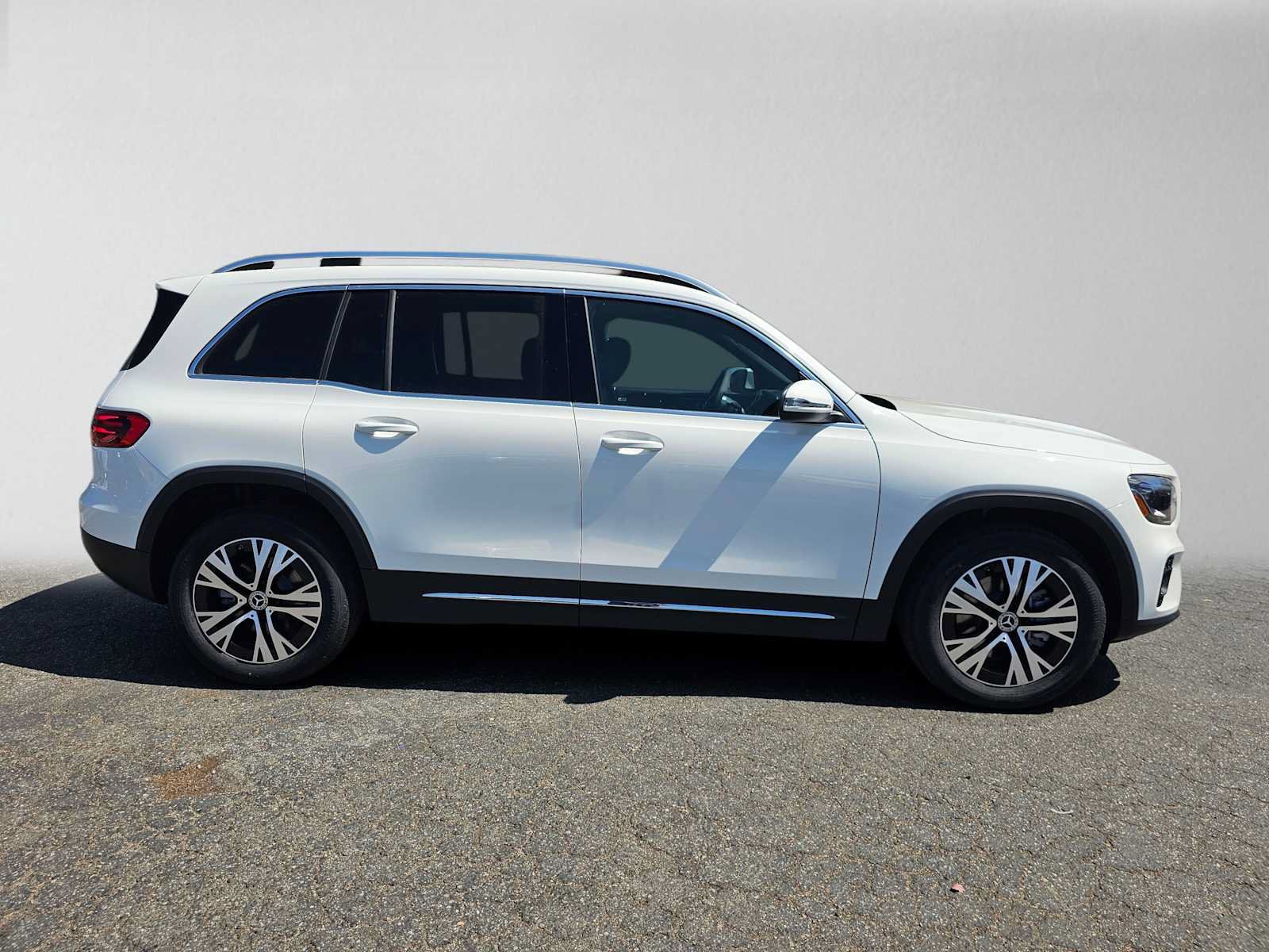 New 2026 Mercedes-Benz GLB 250 image 2