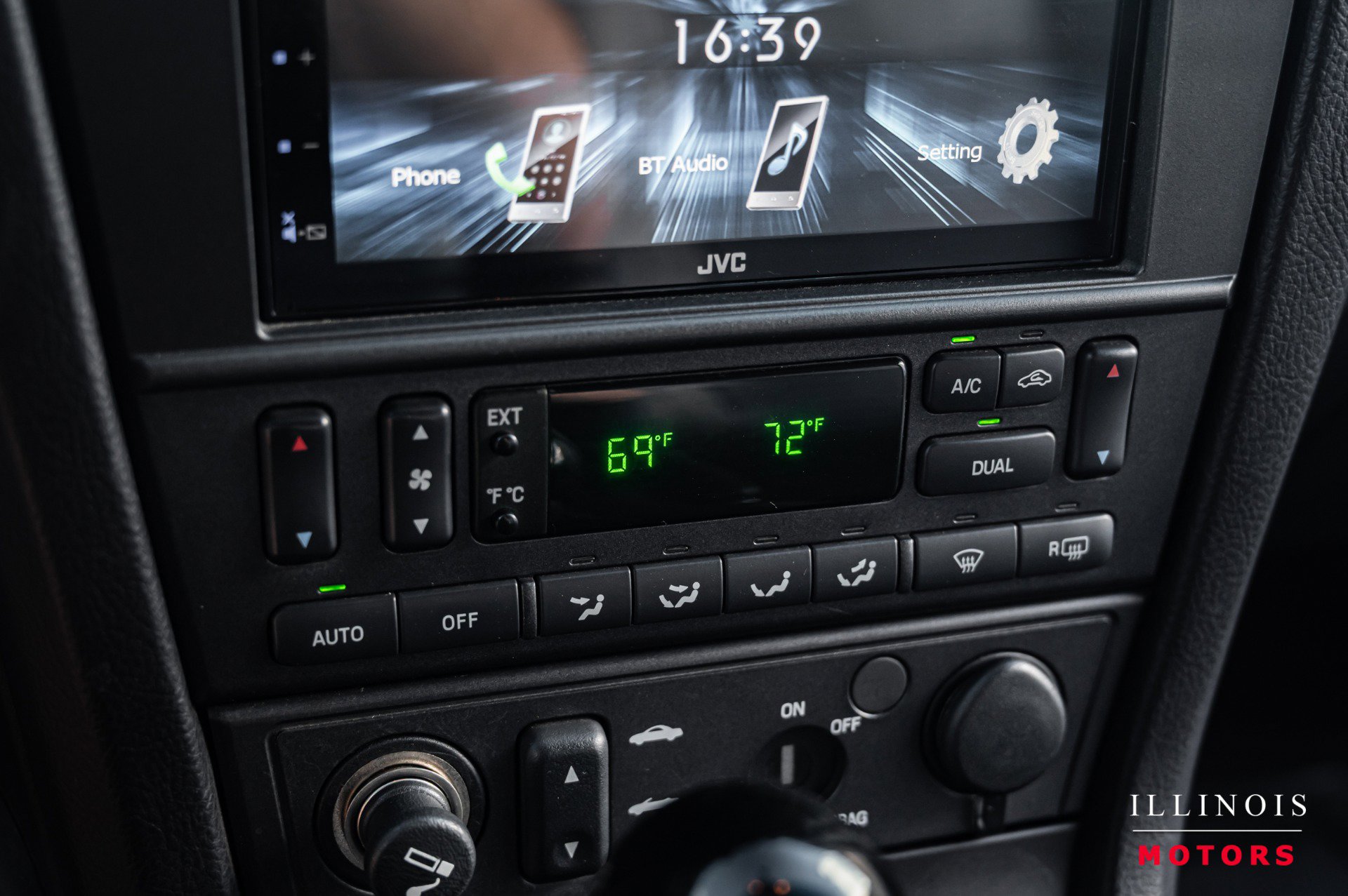 Used 2003 Ford Thunderbird Deluxe image 18