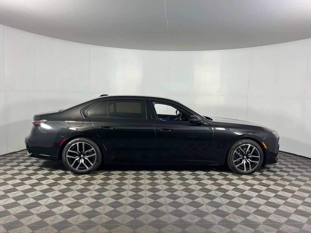Used 2025 BMW 740i image 5
