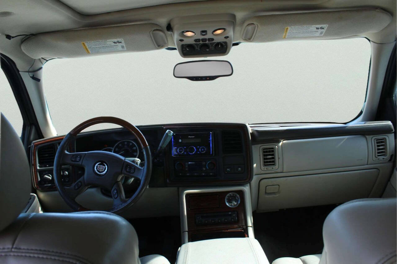 Used 2004 Cadillac Escalade AWD image 8