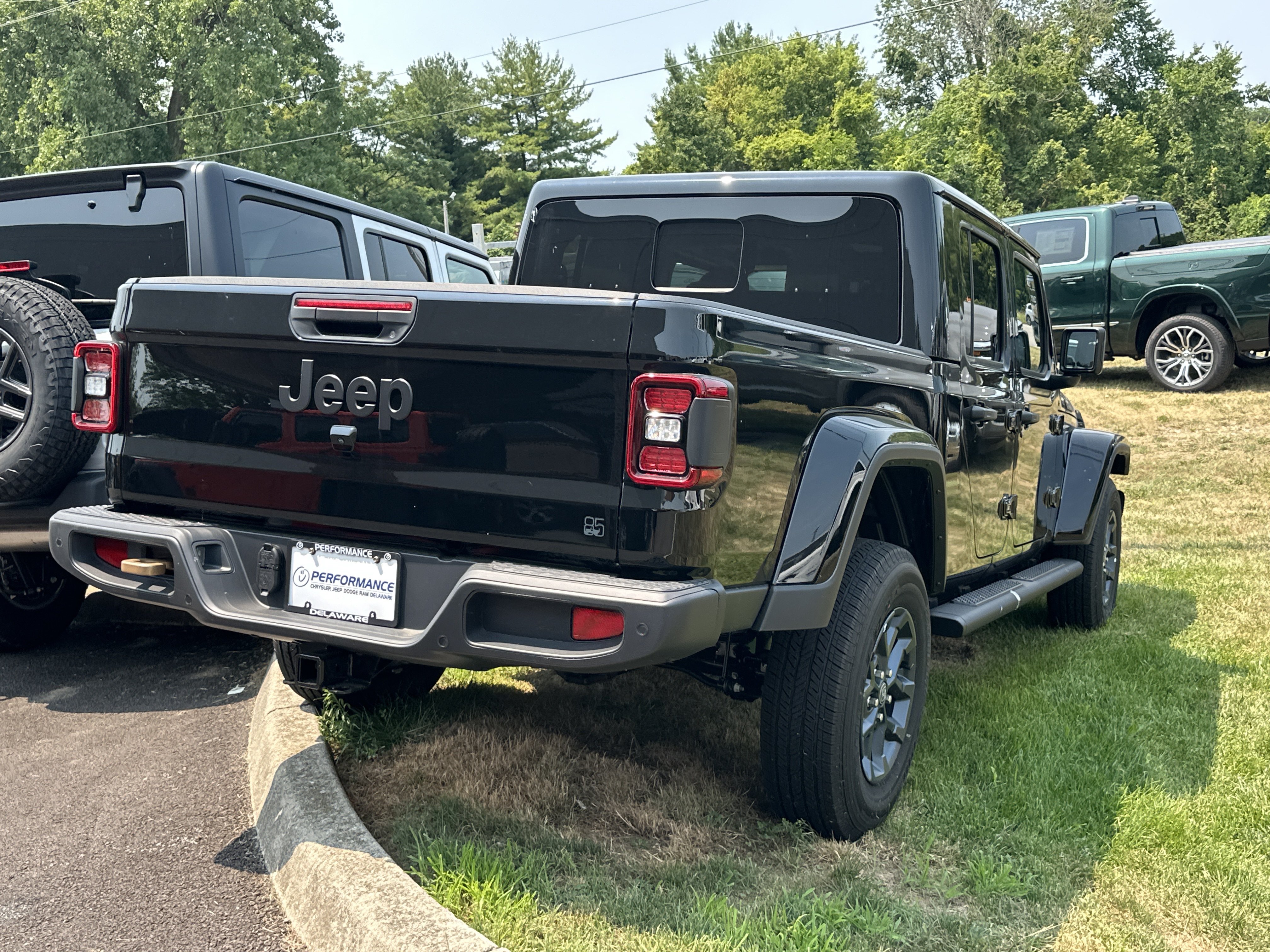 New 2026 Jeep Gladiator Sport AWD/4WD image 17