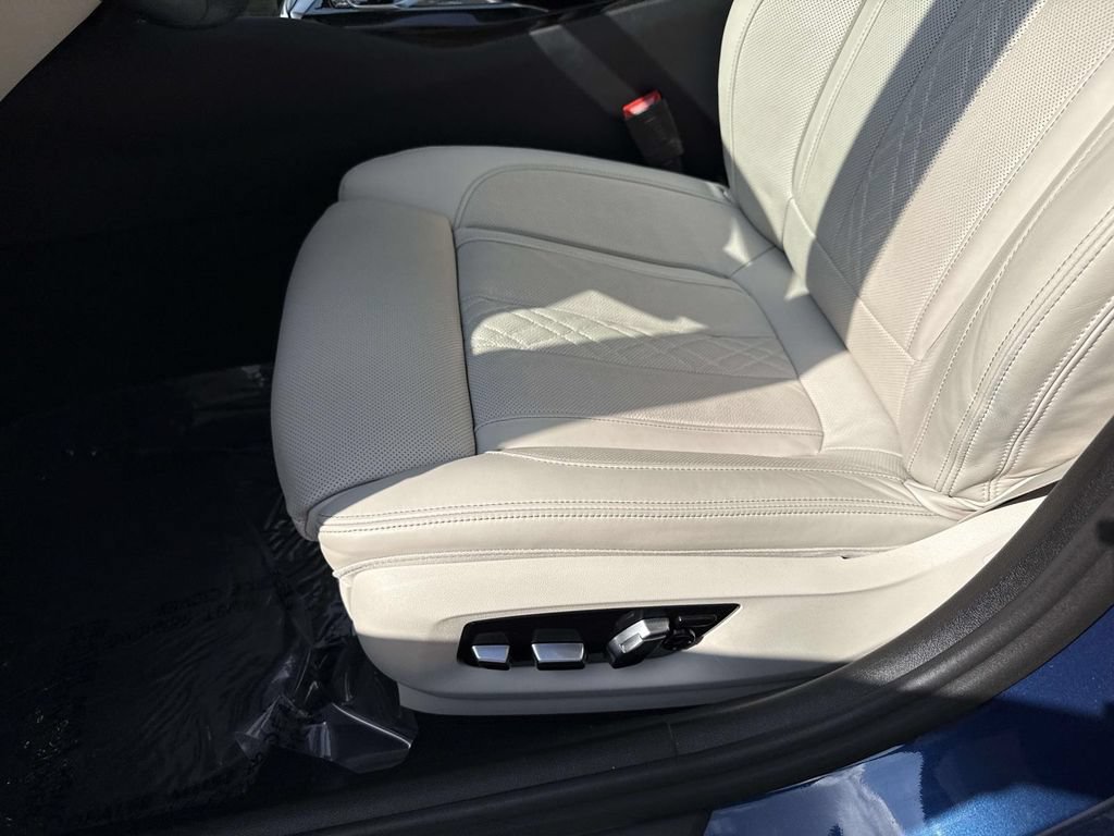 Used 2022 BMW 530e xDrive w/ Premium Package AWD/4WD image 30