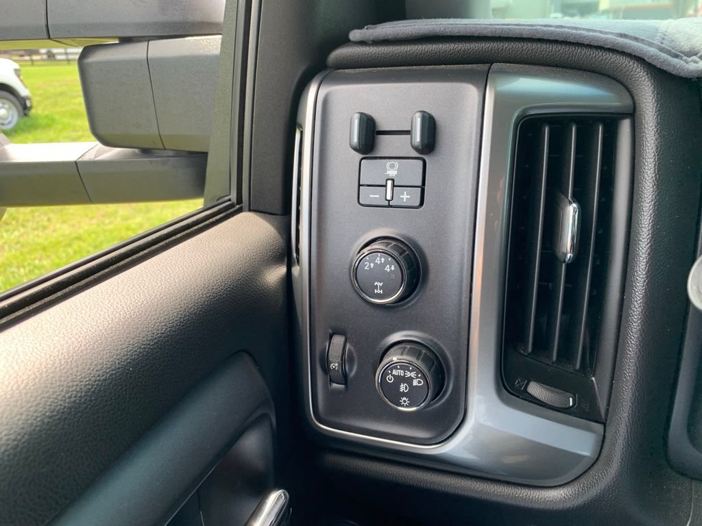 Used 2015 Chevrolet Silverado 3500 LT w/ LT Convenience Package AWD/4WD image 17