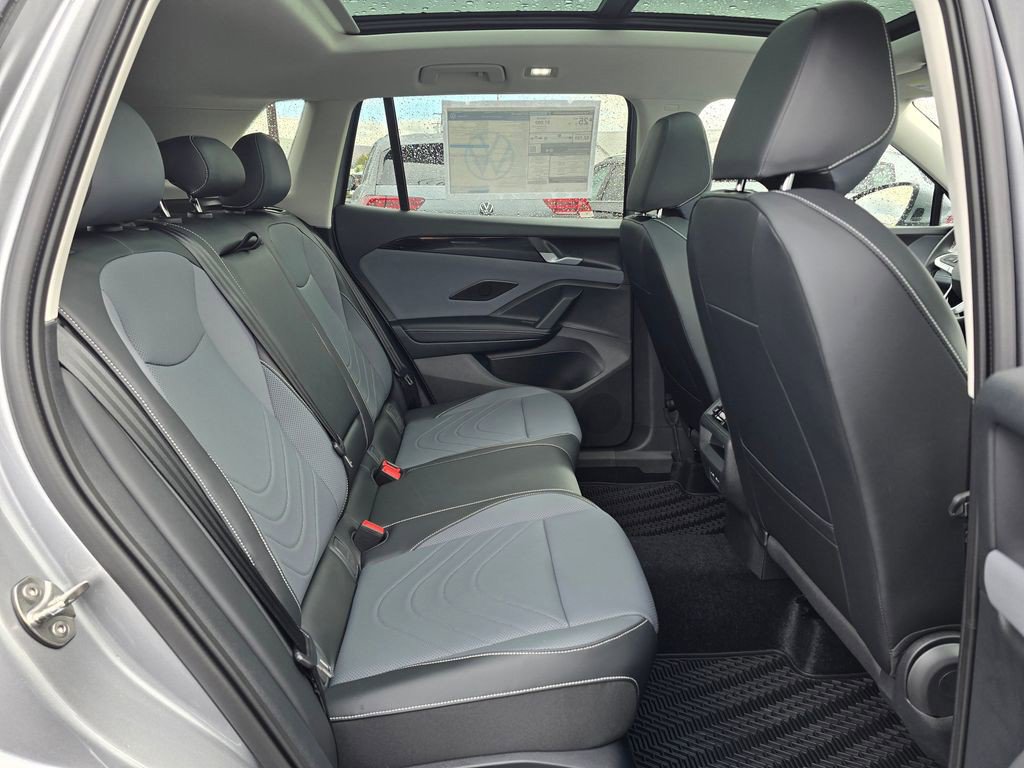 New 2025 Volkswagen Tiguan SE AWD/4WD image 12