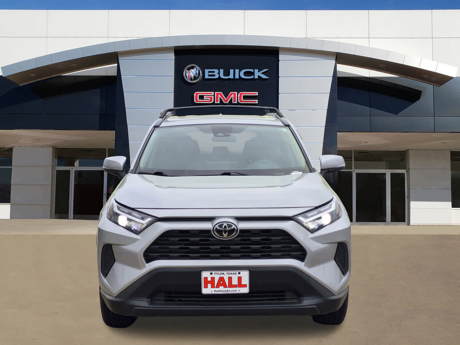 Used 2023 Toyota RAV4 XLE w/ Convenience Package image 2