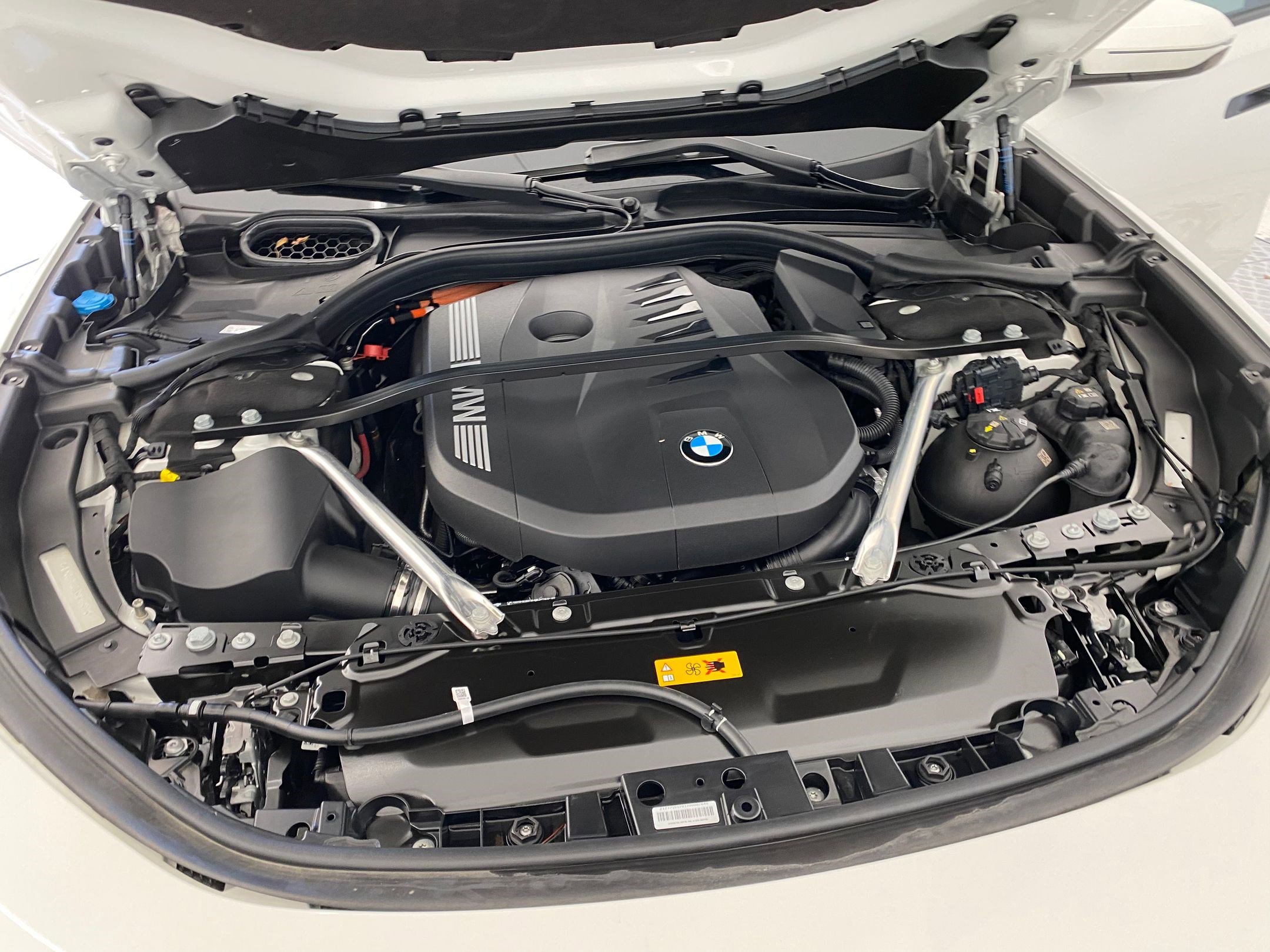 Certified 2024 BMW 750e xDrive image 32