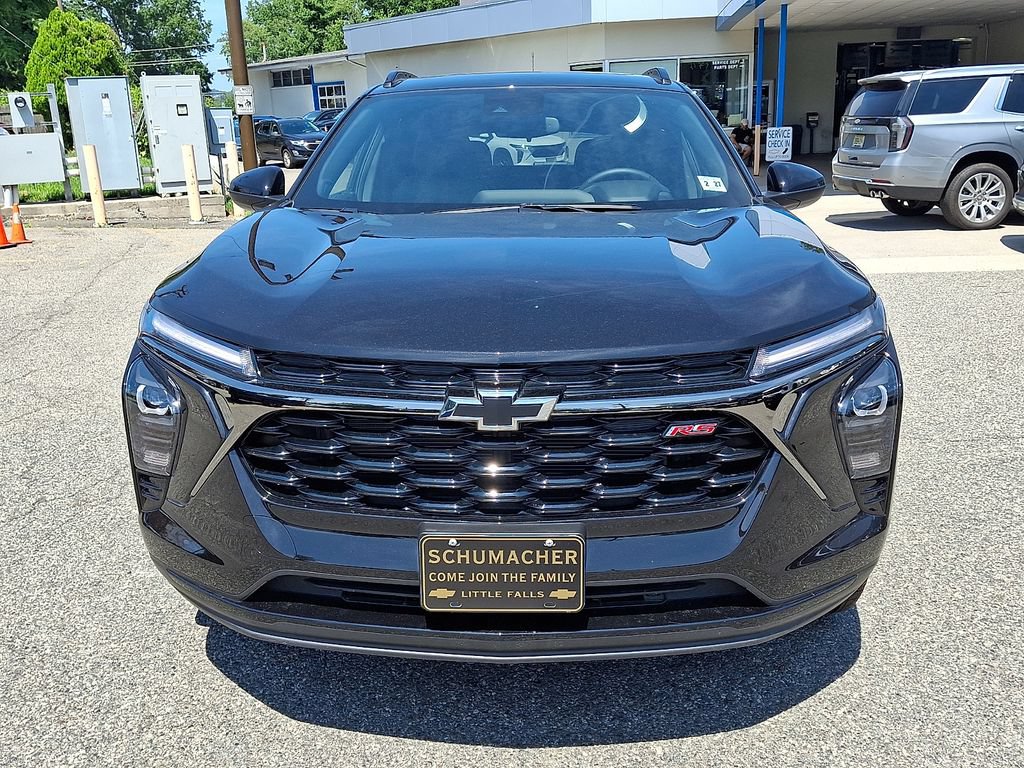 Used 2026 Chevrolet Trax RS w/ Sunroof Package FWD image 2