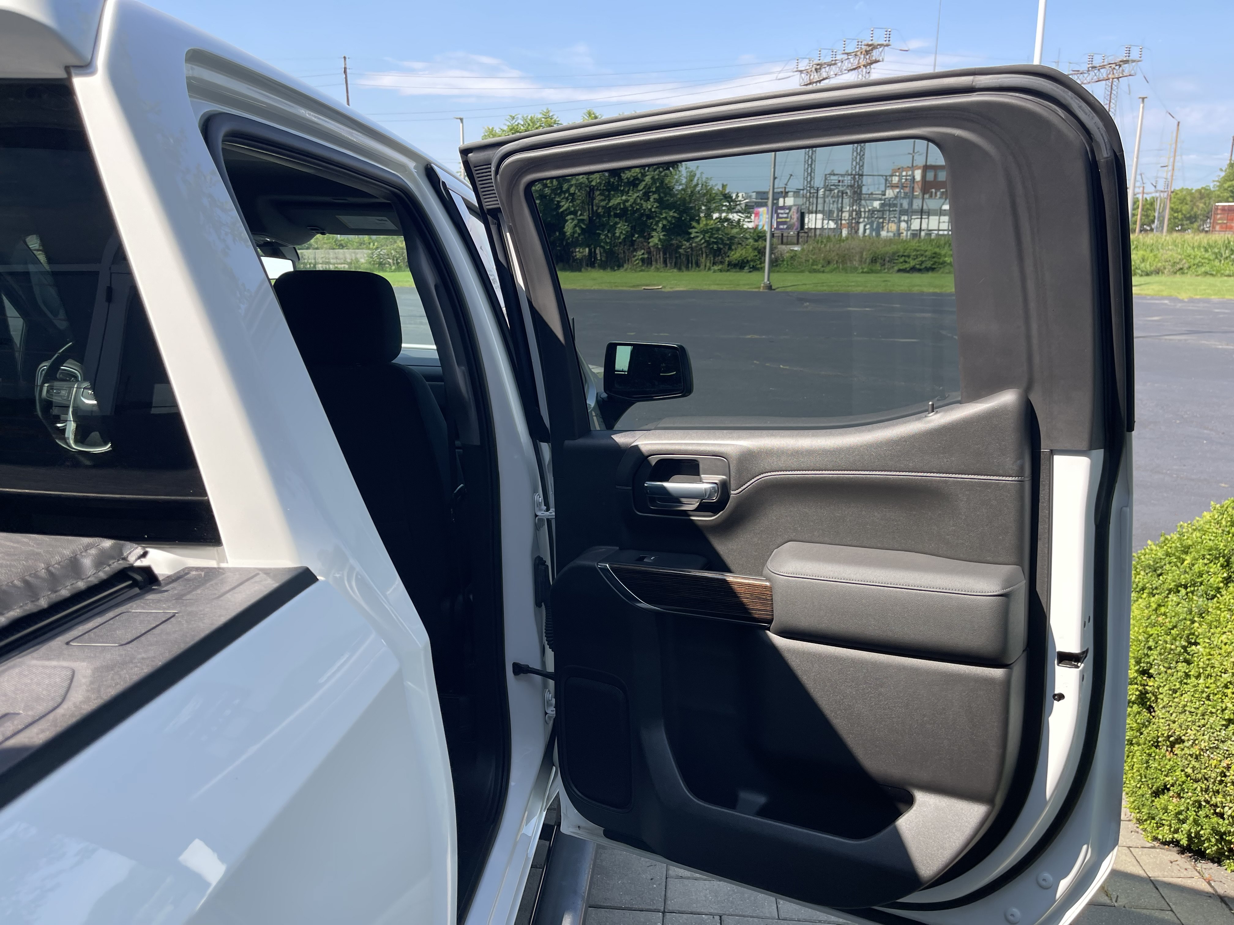 Used 2021 GMC Sierra 1500 Elevation w/ X31 Off-Road Package AWD/4WD image 17