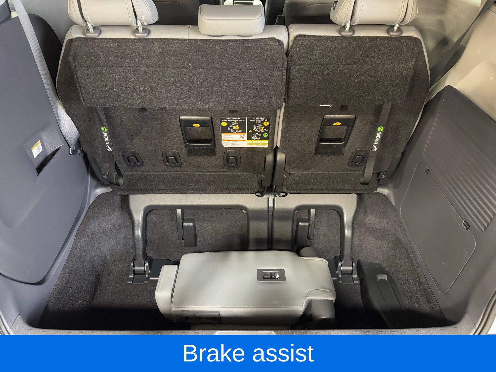 Used 2023 Toyota Sienna XLE FWD image 36