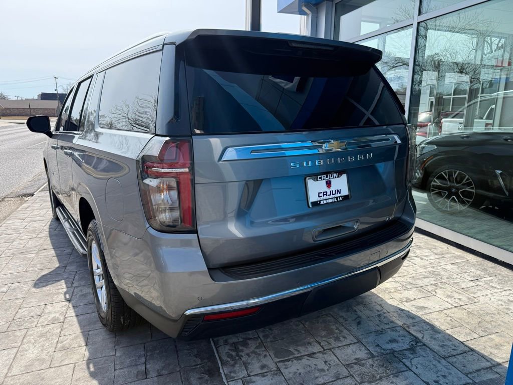 Used 2022 Chevrolet Suburban LT image 3