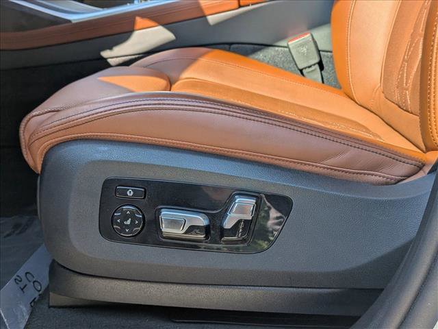 Certified 2025 BMW X7 M60i AWD/4WD image 11