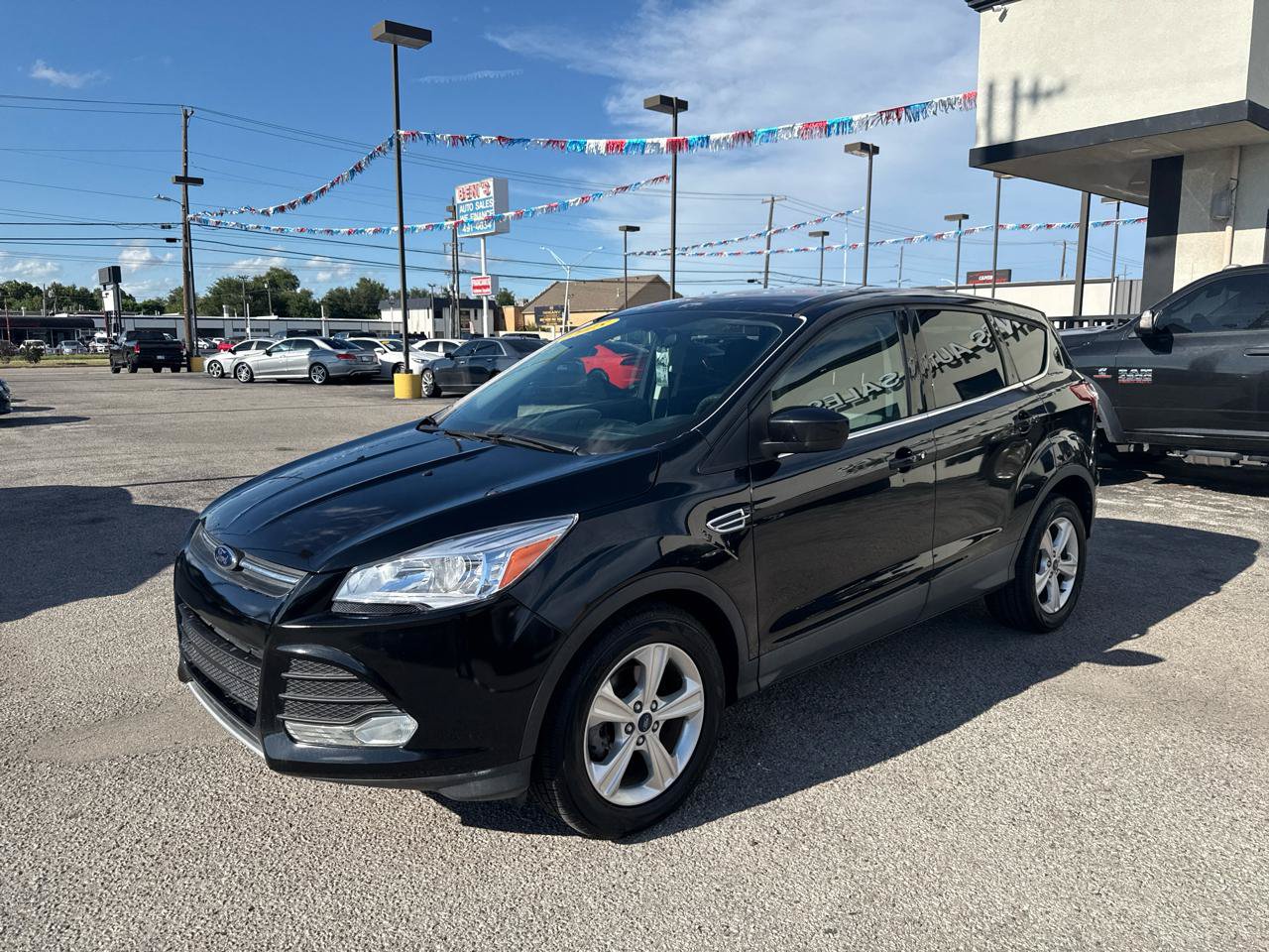 Used 2015 Ford Escape SE FWD image 2