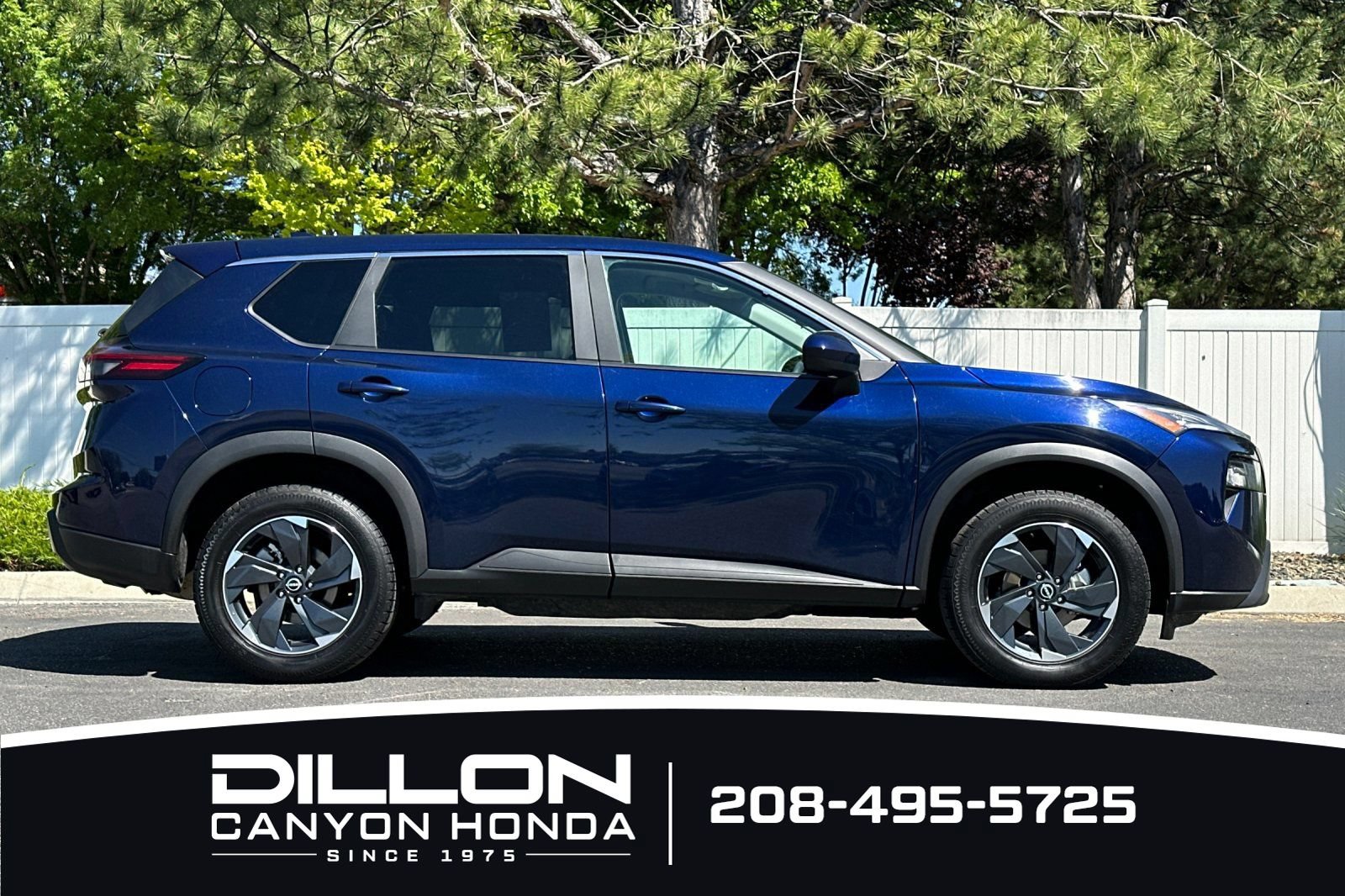 Used 2024 Nissan Rogue SV AWD/4WD image 3